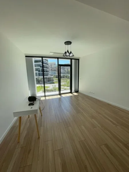 Tirane, jepet me qera zyre Kati 1, 70 m² 1.000 € (Lake vew)