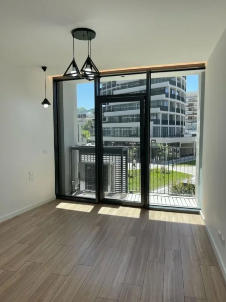 Tirane, jepet me qera zyre Kati 1, 70 m² 1.000 € (Lake vew)