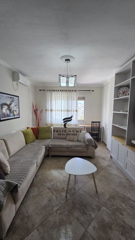 Tirane, jepet me qera apartament 1+1+Ballkon Kati 6, 400 m² 400 € (YZBERISHT)