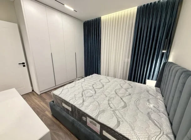 Tirane, jepet me qera apartament 1+1+Ballkon Kati 5, 61 m² 700 € (Rruga Ana Komnena)