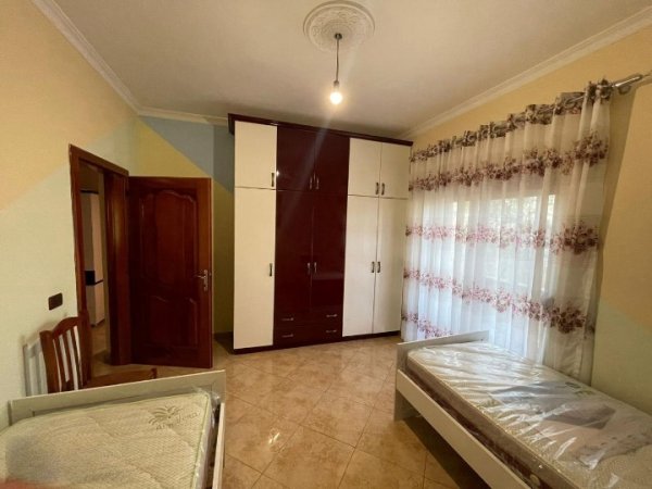 Tirane, jepet me qera apartament 2+1 Kati 3, 136 m² 400 € (Fresk)