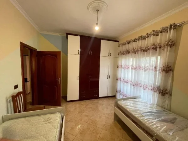 Tirane, jepet me qera apartament 2+1 Kati 3, 136 m² 400 € (Fresk)