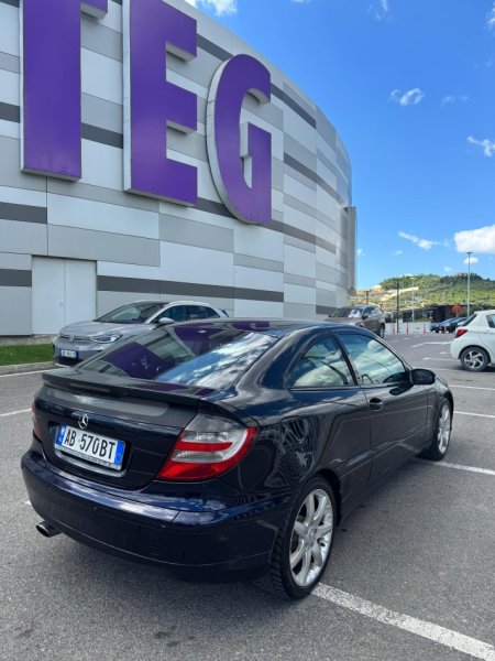 Tirane, shitet makine MERCEDES BENZ C KLAS COUPE Nafte, blu e errët automatik Kondicioner 312.000 km 3.800 €