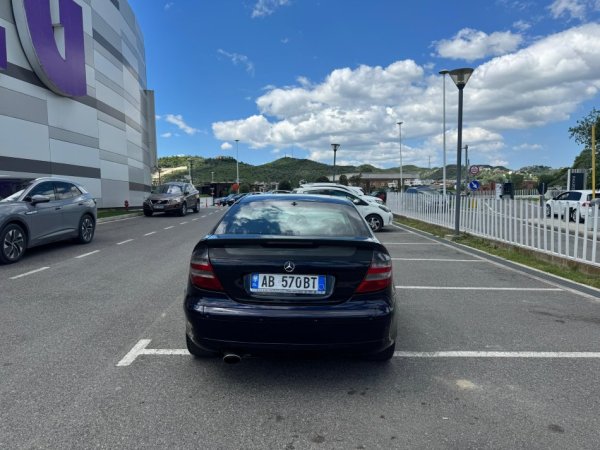 Tirane, shitet makine MERCEDES BENZ C KLAS COUPE Nafte, blu e errët automatik Kondicioner 312.000 km 3.800 €