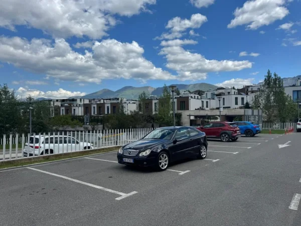 Tirane, shitet makine MERCEDES BENZ C KLAS COUPE Nafte, automatik, Kondicioner 312.000 km 3.000 €