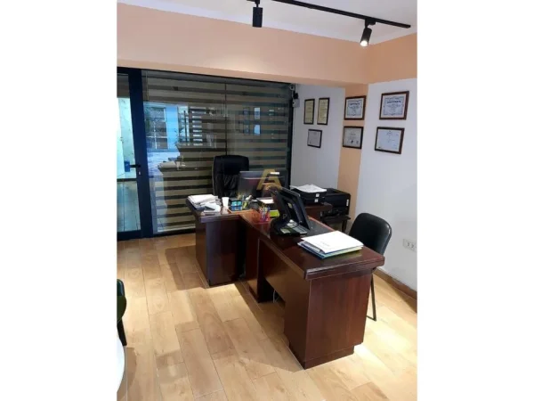 Tirane, shitet zyre Kati 0, 41 m² 95.000 € (Rruga Muhamet Gjollesha)
