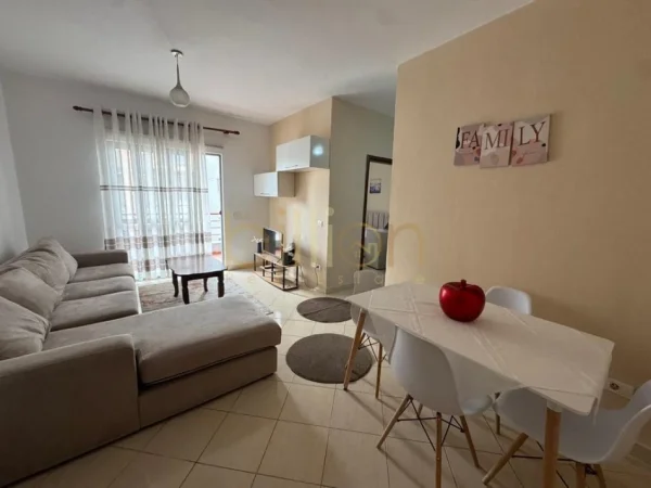 Tirane, jepet me qera apartament 1+1+Ballkon Kati 7, 65 m² 450 € (Astir)