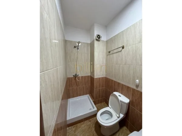 Tirane, jepet me qera apartament 1+1+Ballkon Kati 7, 65 m² 450 € (Astir)