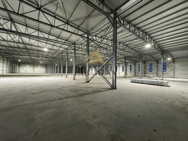 Durres, jepet me qera kapanon Kati 0, 9.600 m² 10.000 € (Fllake, Durres)