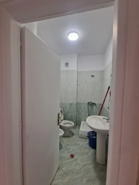 Tirane, shitet apartament 2+1+Ballkon Kati 5, 100 m² 130.000 € (Astir)