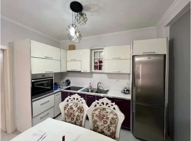 Tirane, shitet apartament 2+1+2Tualete+Ballkon Kati 2, 86 m² 160.000 € (Rruga e Zallit)