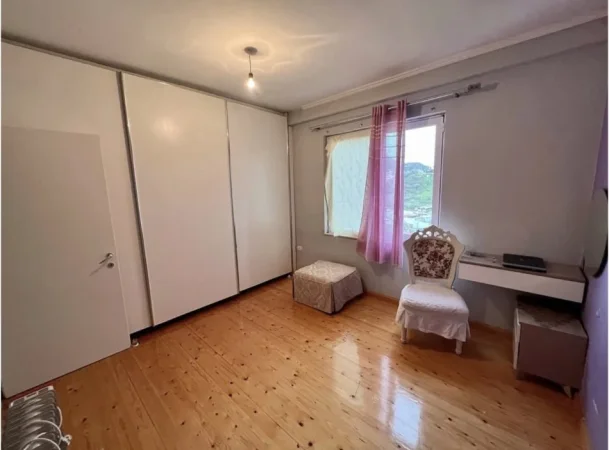 Tirane, shitet apartament 2+1+2Tualete+Ballkon Kati 2, 86 m² 160.000 € (Rruga e Zallit)