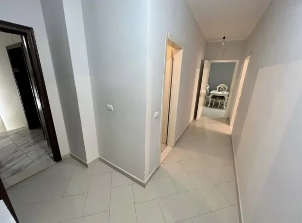 Tirane, shitet apartament 2+1+2Tualete+Ballkon Kati 2, 86 m² 160.000 € (Rruga e Zallit)