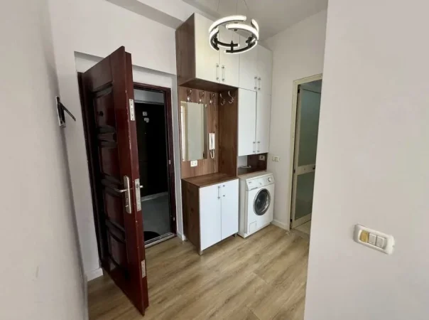 Tirane, shitet 1+1+Ballkon Kati 5, 65 m² 95.000 € (Rruga Thoma Koxhaj)