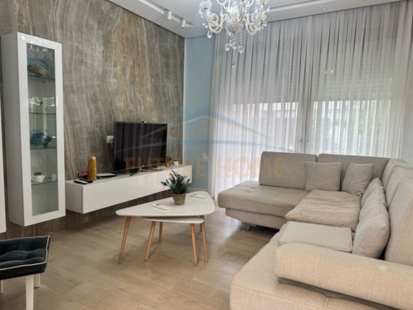 Durres, shitet apartament 2 Katshe Kati 0, 203 m² 450.000 € (Gjiri i lalezit)