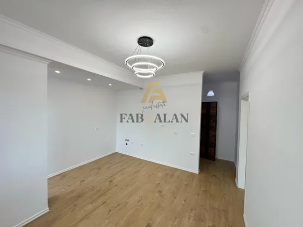 Tirane, shitet apartament 1+1 Kati 4, 55 m² 88.000 € (2 Palmat ASTIR)