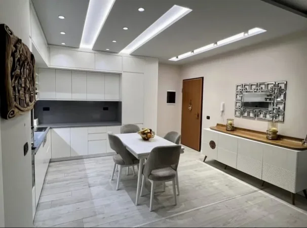 Tirane, jepet me qera apartament 2+1 Me 2 Tualete Kati 2, 100 m² 800 € (Rruga Hamdi Sina)