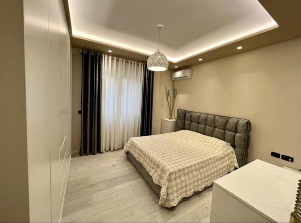 Tirane, jepet me qera apartament 2+1 Me 2 Tualete Kati 2, 100 m² 800 € (Rruga Hamdi Sina)