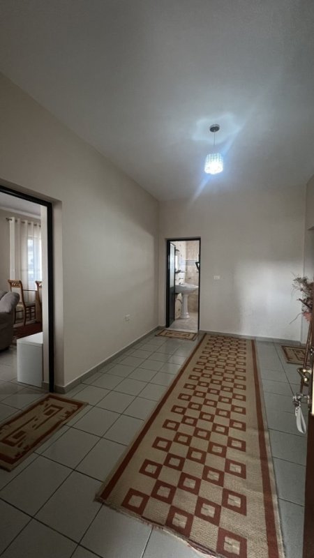 Tirane, jepet me qera apartament 1+1+Ballkon Kati 2, 90 m² 400 € (Gazmend Zajmi)
