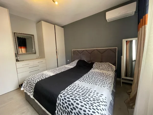 Tirane, jepet me qera apartament 2+1 Kati 8, 90 m² 700 € (Komuna e Parisit)