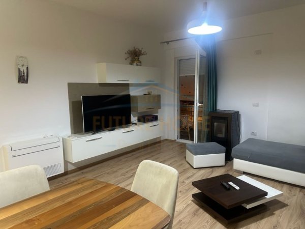 Tirane, jepet me qera apartament 2+1+Ballkon+2 Poste Parkimi,  Kati 2, 100 m² 800 € (Kompleksi Fz, Liqeni i Thate)