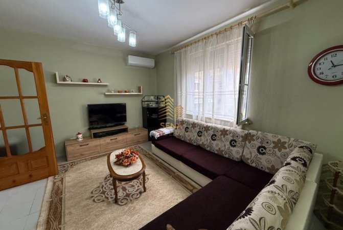 Tirane, jepet me qera apartament duplex 2+1+Ballkon Kati 2, 130 m² 550 € (Rruga Ali Demi)