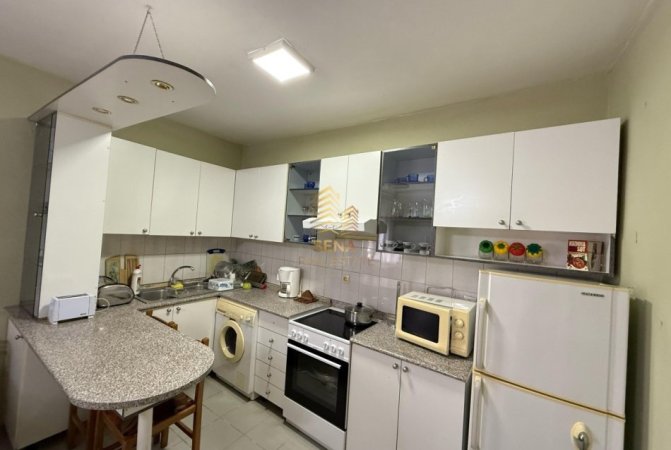 Tirane, jepet me qera apartament duplex 2+1+Ballkon Kati 2, 130 m² 550 € (Rruga Ali Demi)