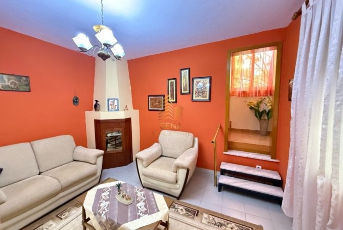 Tirane, jepet me qera apartament duplex 2+1+Ballkon Kati 2, 130 m² 550 € (Rruga Ali Demi)