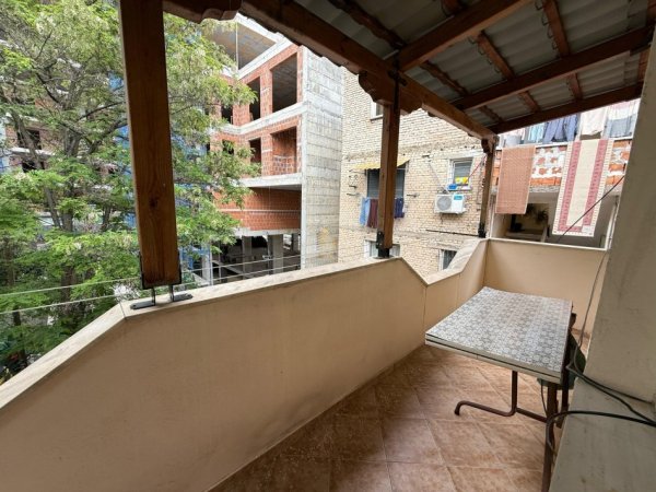 Tirane, jepet me qera apartament duplex 2+1+Ballkon Kati 2, 130 m² 550 € (Rruga Ali Demi)