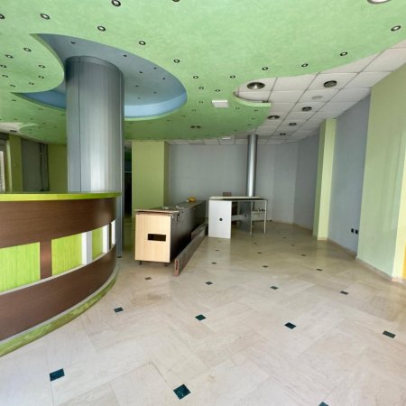 Tirane, jepet me qera dyqan Kati 0, 215 m² 2.500 € ( JEPET ME QERA AMBIENT BIZNESI NË ZEMËR TË TIRANËS!)