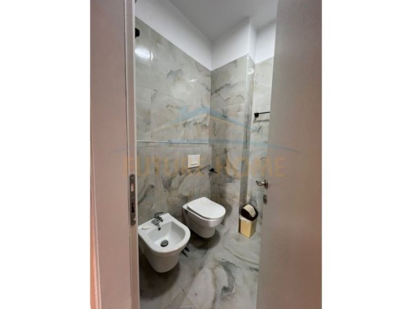 Tirane, jepet me qera apartament 2+1+Ballkon Kati 5, 100 m² 750 € (Fusha e Aviacionit)