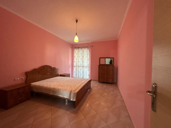 Tirane, jepet me qera apartament 2+1 Kati 3, 105 m² 450 € (FRESK)