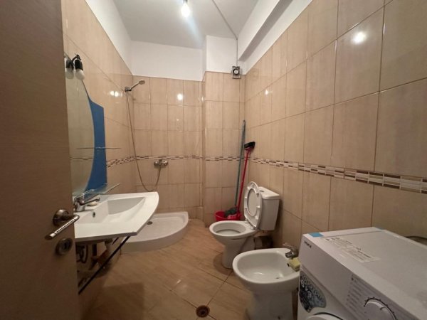 Tirane, jepet me qera apartament 2+1 Kati 3, 105 m² 450 € (FRESK)