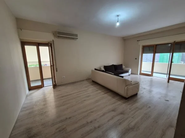 Tirane, shitet apartament 3+1 , 132 m² 320.000 € (Blloku)