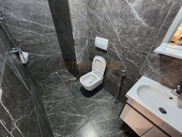 Tirane, jepet me qera apartament 2+1+Ballkon+Post Parkimi, Kati 1, 86 m² 800 € (Rezidenca Kodra e Diellit,)
