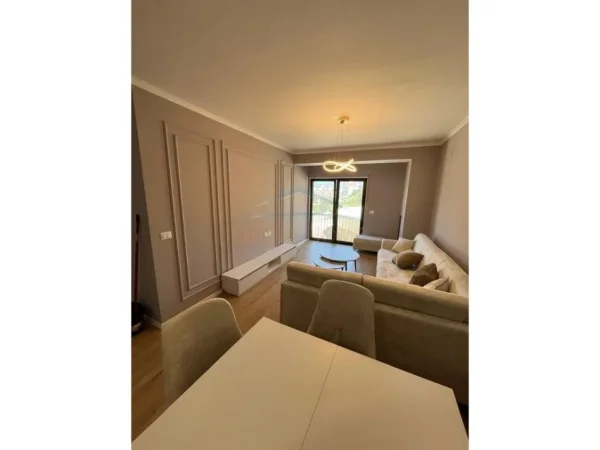 Tirane, jepet me qera apartament 2+1+Ballkon Kati 2, 77 m² 700 € (Rezidenca Kodra e Diellit 2)