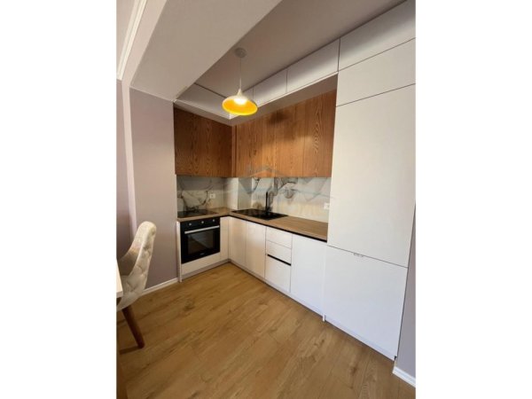 Tirane, jepet me qera apartament 2+1+Ballkon Kati 2, 77 m² 700 € (Rezidenca Kodra e Diellit 2)