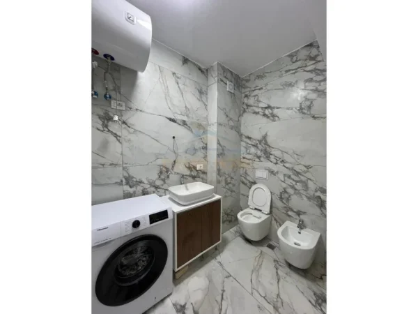 Tirane, jepet me qera apartament 2+1+Ballkon Kati 2, 77 m² 700 € (Rezidenca Kodra e Diellit 2)