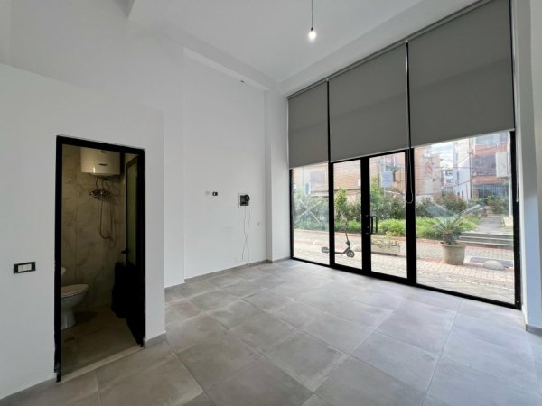 Tirane, jepet me qera ambjent biznesi Kati 0, 40 m² 350 € (Rruga Gjon Buzuku)