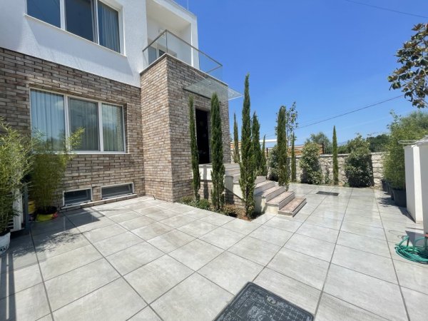 Tirane, jepet me qera Vile 3 Katshe Kati 3, 245 m² 3.000 € (Teg)