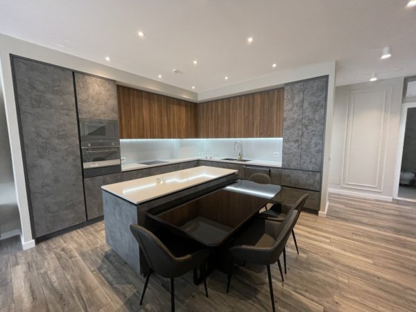 Tirane, jepet me qera Vile 3 Katshe Kati 3, 245 m² 3.000 € (Teg)