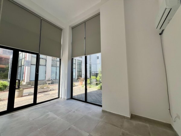 Tirane, jepet me qera ambjent biznesi Kati 0, 40 m² 350 € (Rruga Gjon Buzuku)