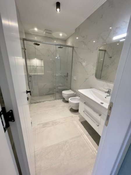 Tirane, jepet me qera Vile 3 Katshe Kati 3, 245 m² 3.000 € (Teg)