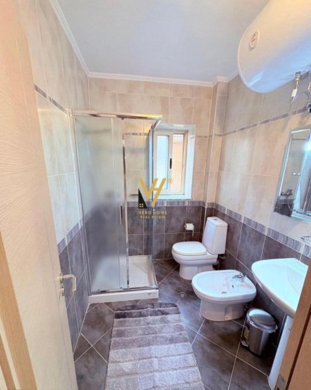Tirane, jepet me qera apartament 1+1+Ballkon Kati 3, 60 m² 500 € (XHAMIA E TABAKEVE)
