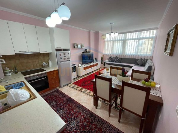 Tirane, shitet apartament 2+1 Kati 8, 74 m² 190.000 € (KOMUNA PARISIT)   UNA52271