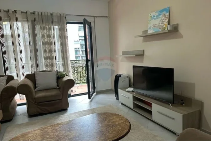 Tirane, jepet me qera apartament 1+1 Kati 4, 450 € (teodor keko)