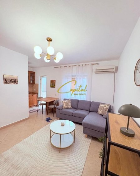 Tirane, jepet me qera apartament 1+1 Kati 3, 60 m² 500 € (XHAMIA E TABAKEVE)