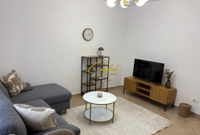 Tirane, jepet me qera apartament 1+1 Kati 3, 60 m² 500 € (XHAMIA E TABAKEVE)