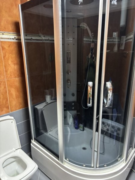 Tirane, jepet me qera apartament 1+1+Ballkon Kati 7, 84 m² 800 € (blloku)