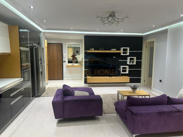 Tirane, jepet me qera apartament 2+1+Ballkon Kati 5, 110 m² 550 € (Yzberisht)